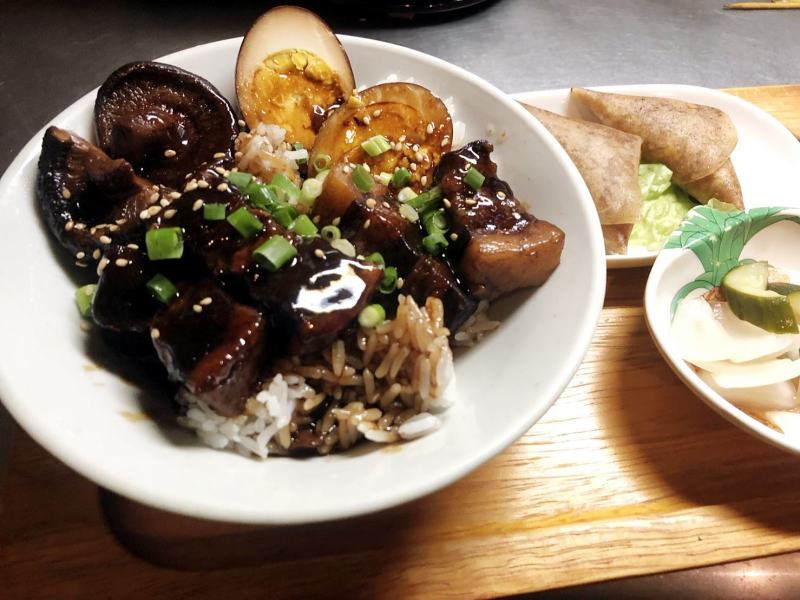 豚肉の醤油煮丼