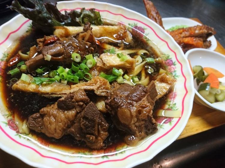 肉骨茶麺