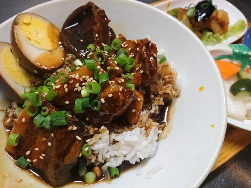 豚肉の醤油煮丼